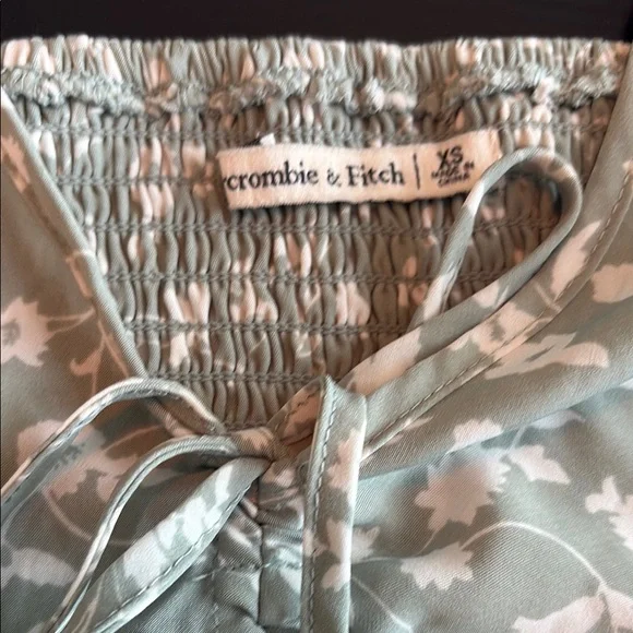 Abercrombie & Fitch Cropped Green White Floral Puff Sleeve Top Tie Top EUC XS - Picture 2 of 3